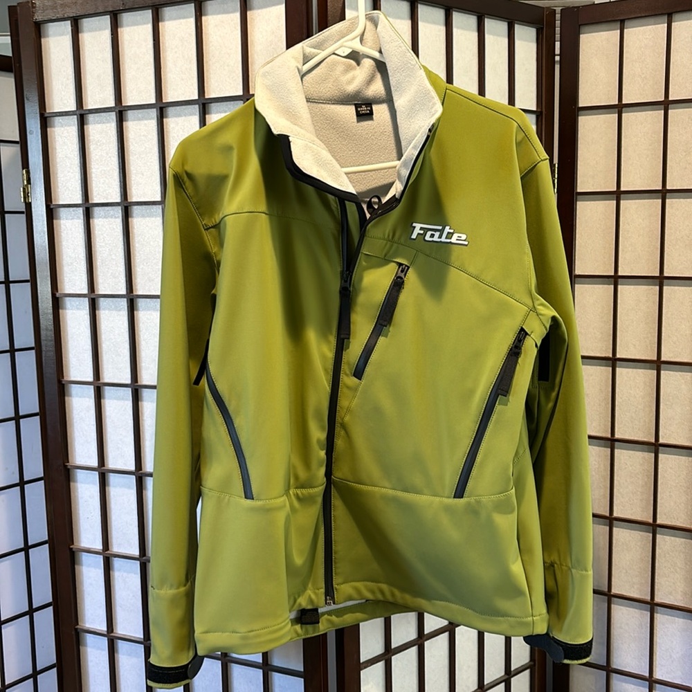 Snow shell or winter jacket size medium in green